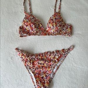 Floral 2-Piece Set Bikini swim suit (Top- 34B Bottom-S)panty liner still on